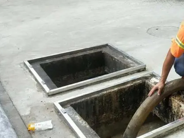 兴宾化粪池清理