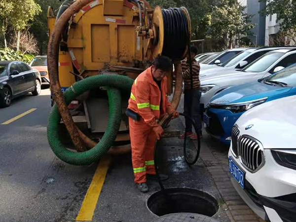 兴宾排污管道清淤